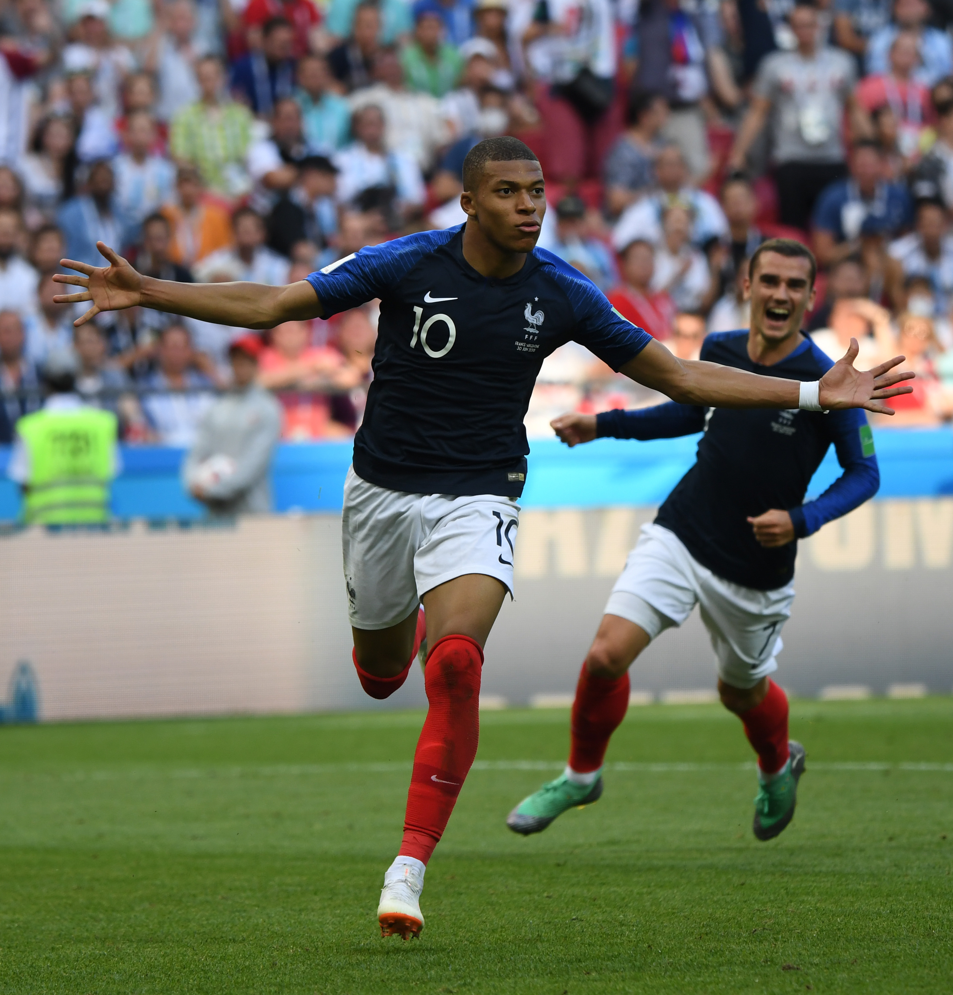 官方：34岁澳大利亚国脚杜克加盟麦克阿瑟FC，重返澳超（官宣：34岁澳大利亚国脚杜克签约麦克阿瑟FC，回归澳超）