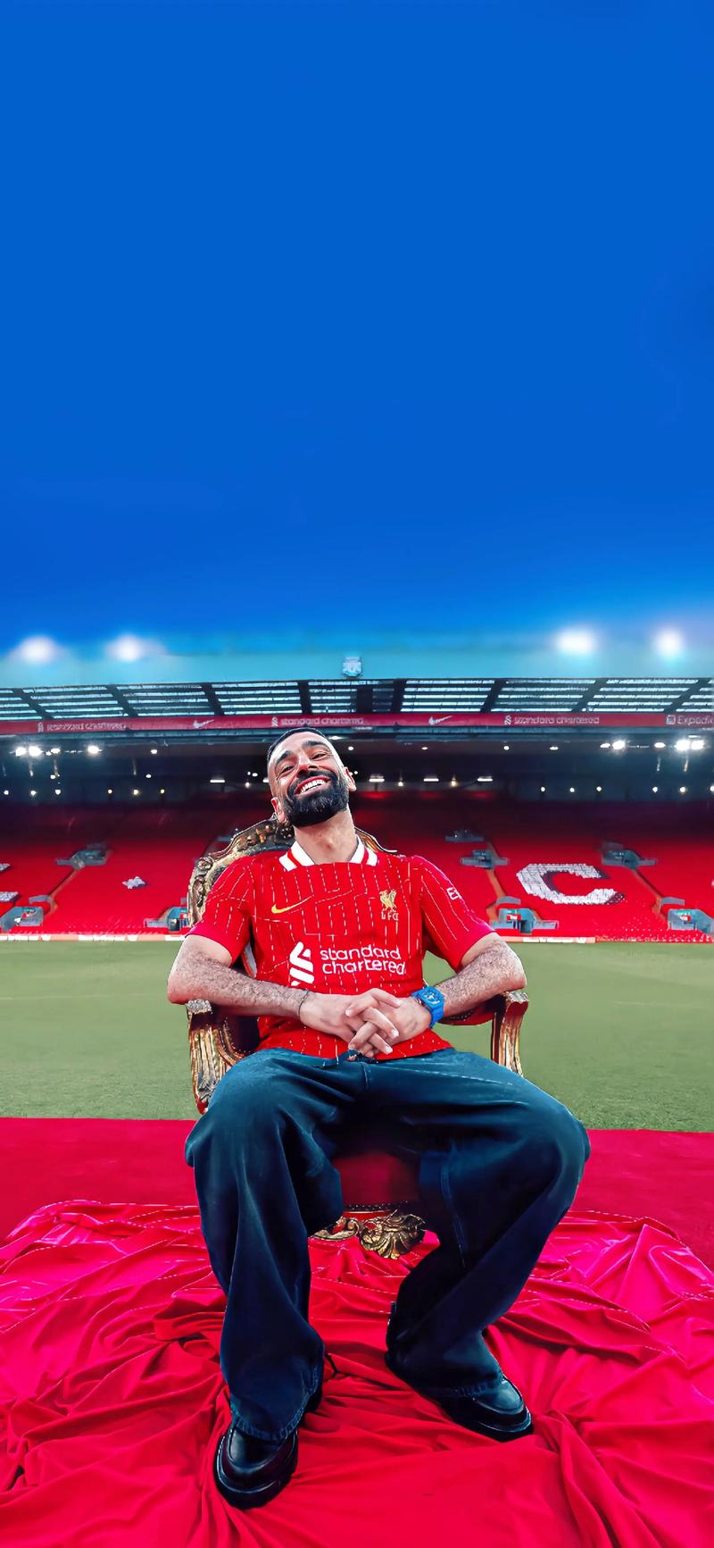 青岛西海岸主教练邵佳一成功保级，郑智接任后计划邀请黄博文、李雷雷等助教，助力球队发展。