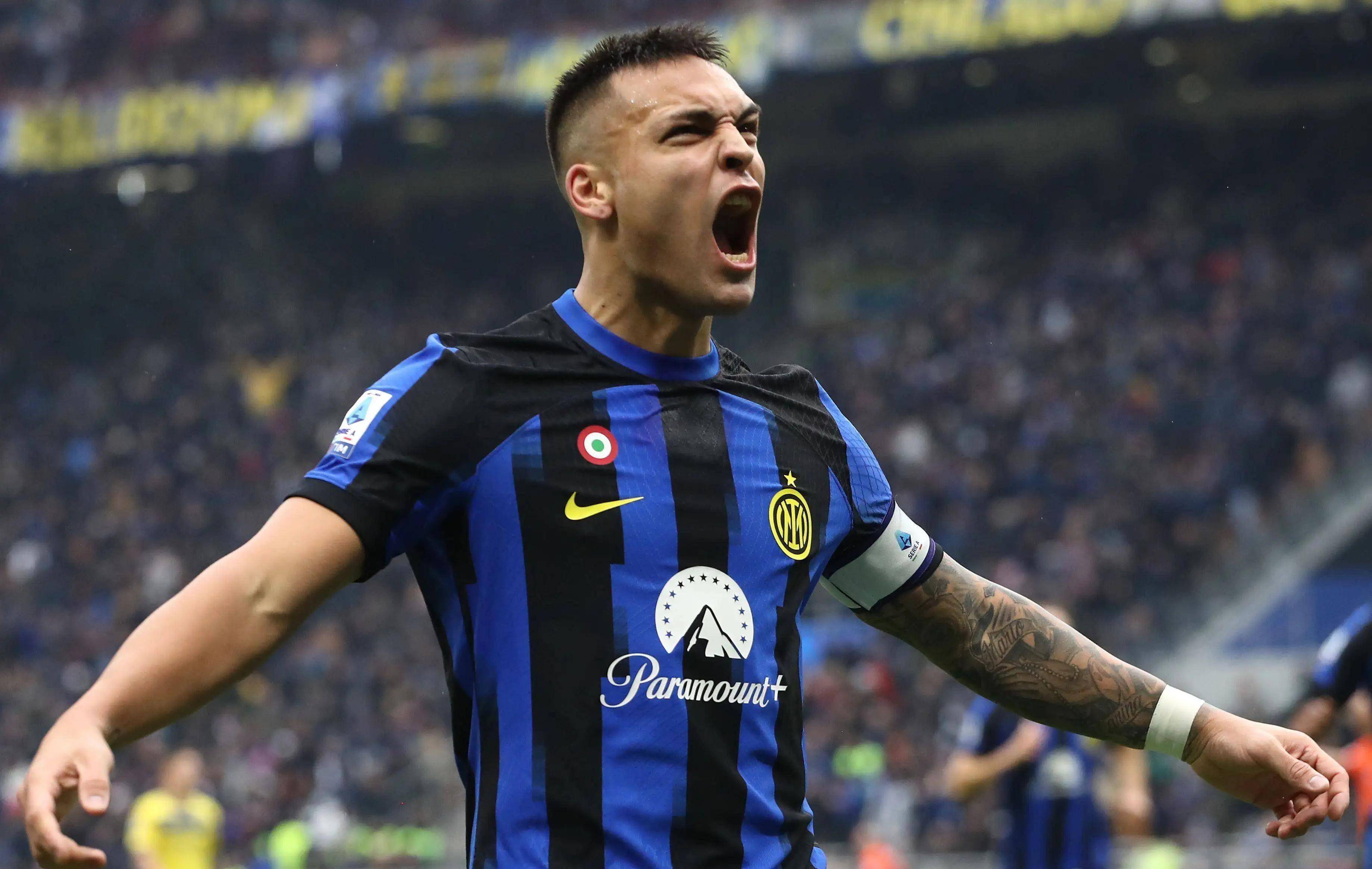 荣耀时刻，网球名将阿尔卡拉斯为迈阿密颁发美职联东部冠军奖杯