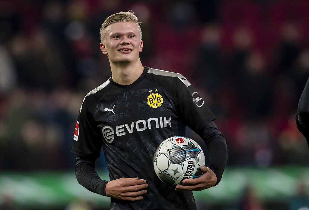 追梦将比肩库里，成为唯二代表勇士出战900场常规赛的球员