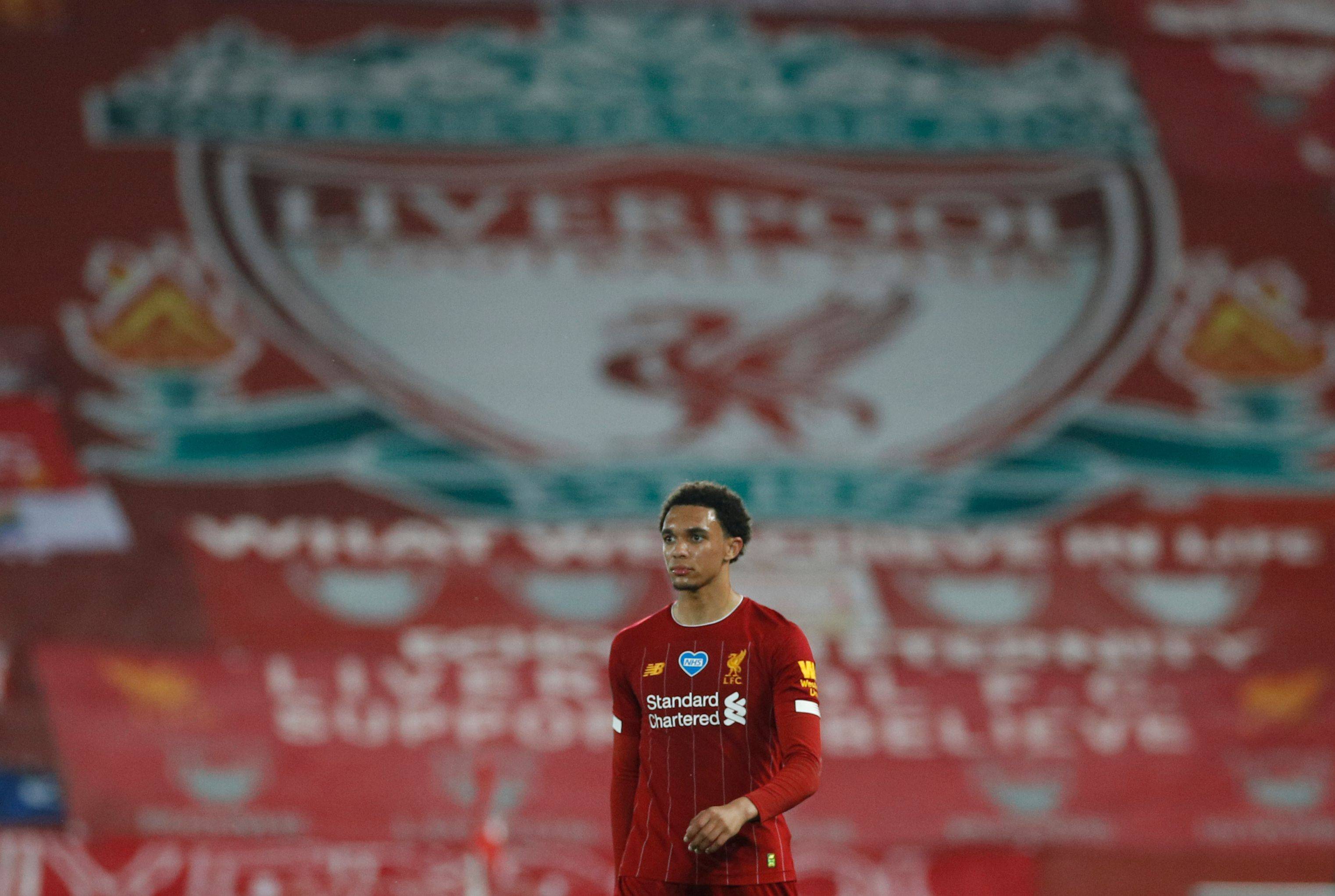 皮亚尼奇重返尤文训练基地，与斯帕莱蒂、基耶利尼合影