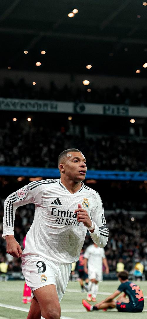 罗马诺：B费仍是沙特球队重要引援之一，但冬窗转会不现实（罗马诺：沙特球队仍将B费列为重点目标，冬窗转会基本无望）