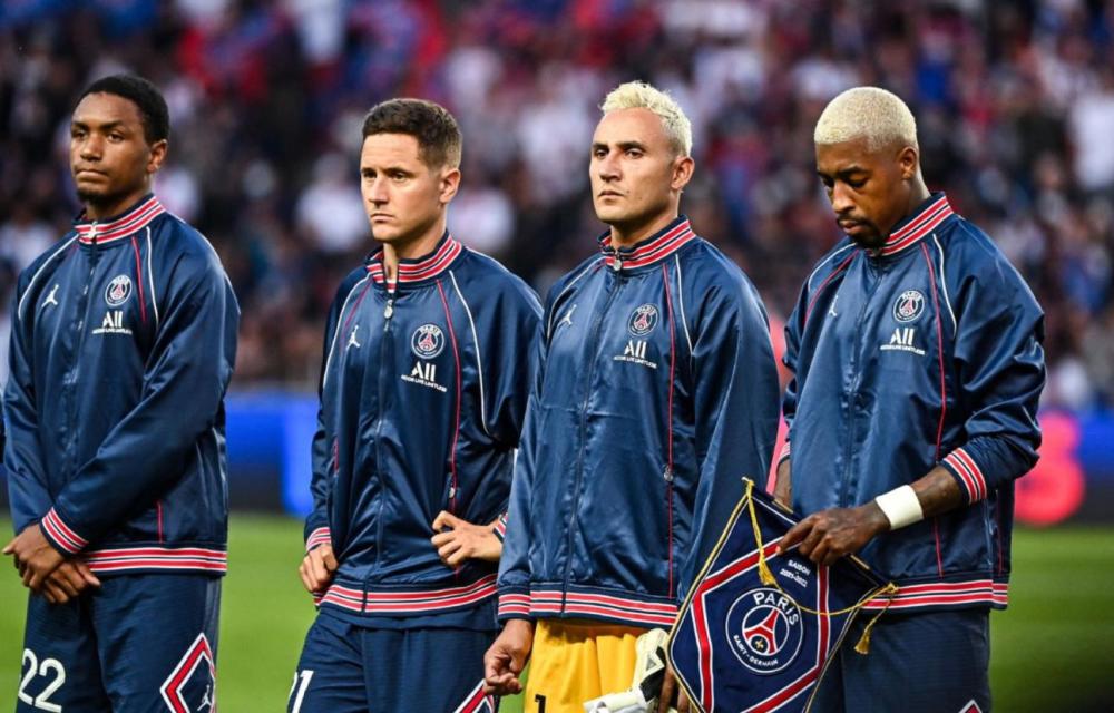 斯洛特两度弃用萨拉赫收奇效，利物浦四场不败迎欧冠胜利（斯洛特两度雪藏萨拉赫见奇效，利物浦四战不败斩获欧冠胜利）