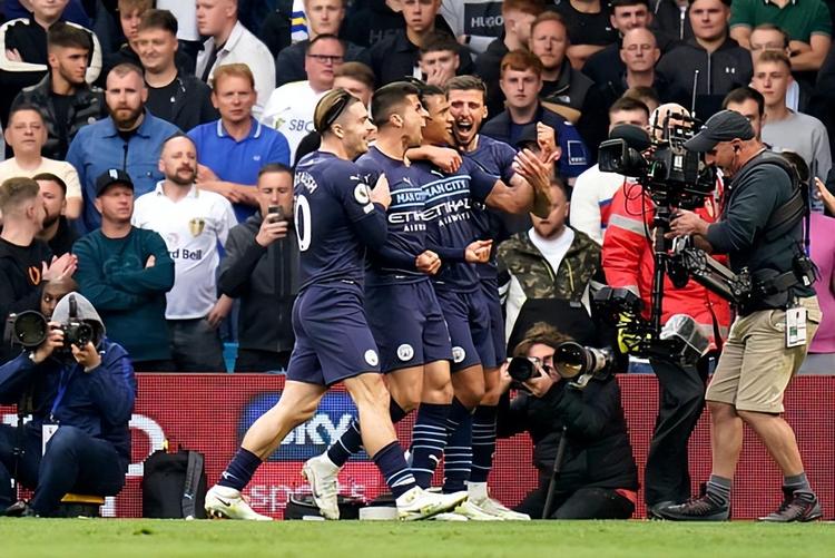 杜兰特三节空砍27分，小史密斯22分，火箭跌至西部第4