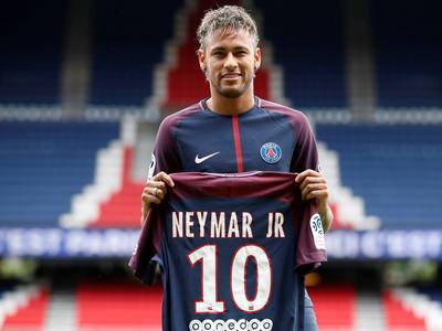 梅努申请离队，心属那不勒斯！已有12队邀约，曼联只接受租借！